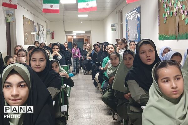 تجلیل از برگزیدگان جشنواره هنری فردا و المپیاد ورزشی در دبستان رضوان بهارستان‌دو