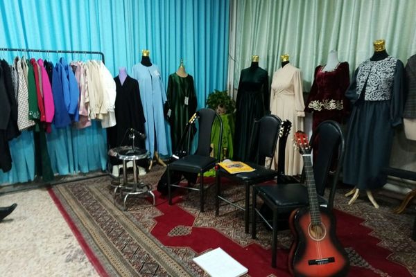 نمایشگاه دست‌سازه‌های خلاق در هنرستان تقوی‌پیشگان بهارستان۲