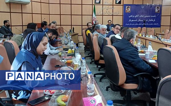 نشست صمیمی فرماندار شهریار با اصحاب رسانه و فعالان فضای مجازی