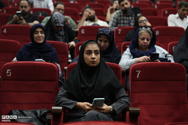 نشست خبری دبیر سی و هشتمین جشنواره بین‌المللی فیلم‌های کودکان و نوجوانان