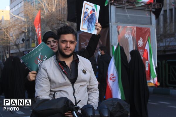 بیعت مردم تهران با سومین رهبر انقلاب