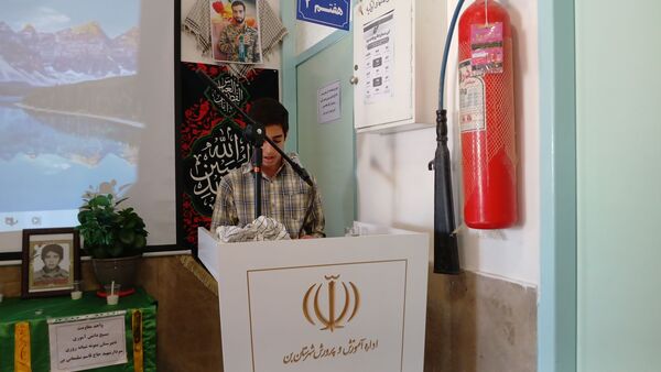 میزبانی دبیرستان نمونه دولتی شهید حاج قاسم سلیمانی شهرستان بن از شهید گمنام
