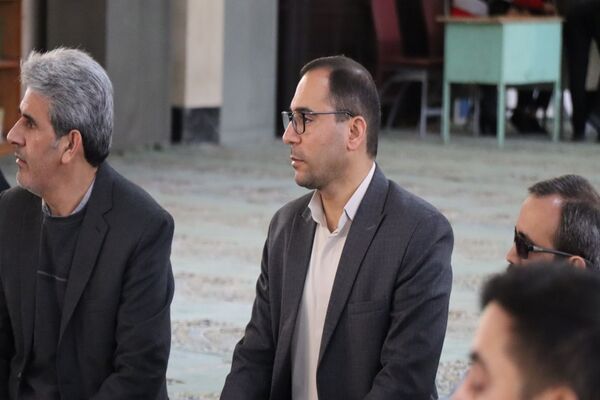 نماز جمعه این هفته شهرستان پاکدشت شاهد حضور پر رنگ فرهنگیان بود