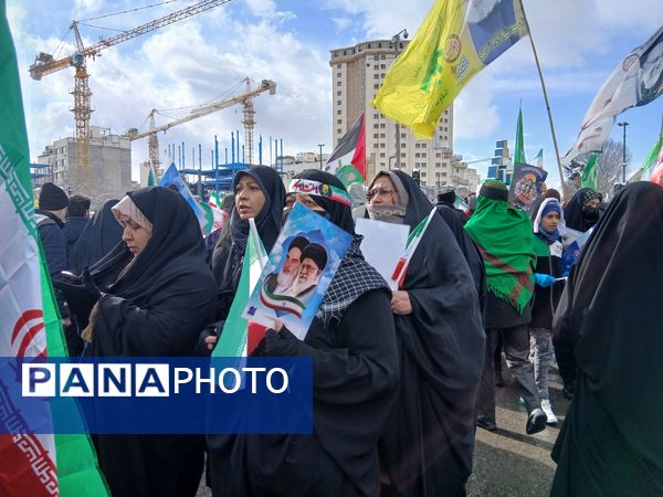 حضور پرشور مردم مشهدی در راهپیمایی ۲۲ بهمن 