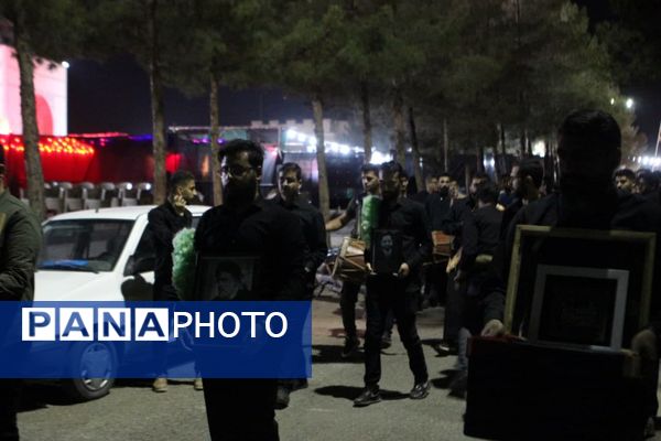 اجتماع «عاشقان بی‌نشان» در کاشان؛ روایت تصویر از شب ادای احترام به شهدا
