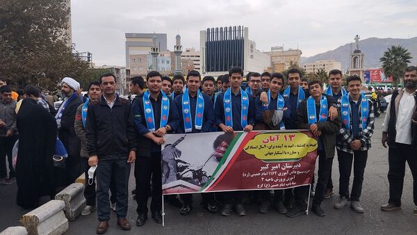 حضور پرشور دانش‌آموزان البرزی در راهپیمایی 13 آبان 