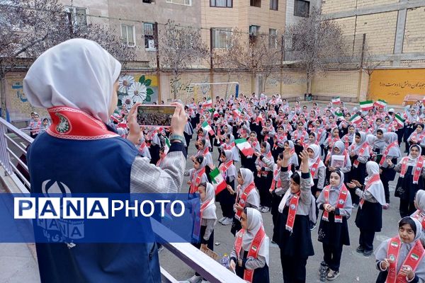 جشن پیروری انقلاب اسلامی در دبستان شهید آقچه‌لو رباط‌کریم