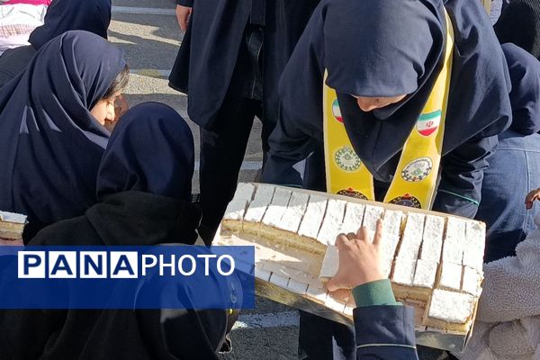 مراسم جشن میلاد امام زمان (عج) در دبیرستان مهر نیشابور 