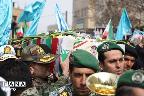 خروش جمعیت روستای مایان سفلی در تشییع پیکر مطهر شهید ابوالفضل خراج مایان