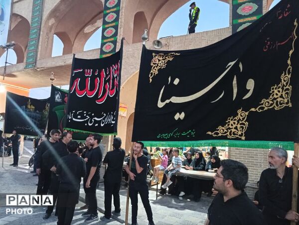 طنین «یا حسین» در امیرچقماق؛ میثاق دوباره ی عاشوراییان یزد با راه شهدا