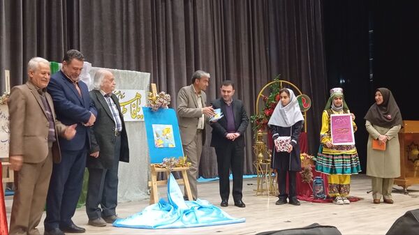 یلدای مادرانه با حضور مادران و دانش آموزان در فرهنگسرای سیمرغ