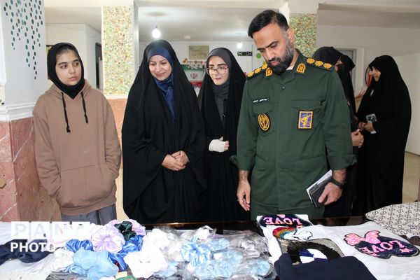  نمایشگاه فرهنگی هنری در هنرستان شهدای گمنام پرند