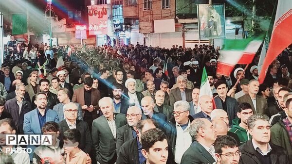 استقامت مردم کوهدشت در شب شصت‌وسوم تجمعات شبانه در میدان امام خمینی(ره)