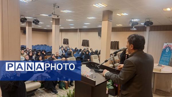 گردهمایی نویسندگان دهه هشتادی در تهران