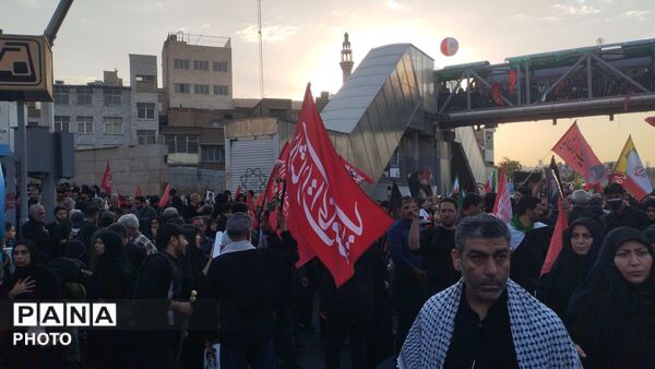 حضور گسترده و حماسی مردم ایران در تشییع پیکر رهبر شهید انقلاب