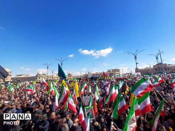 اجتماع باشکوه مردم در میدان امام خمینی(ره) به‌مناسبت چهلمین روز رحلت امام خامنه‌ای