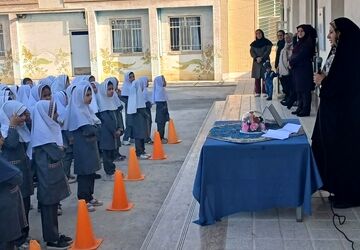 همدلی و همراهی والدین در صبحگاه دبستان علمدار تفت