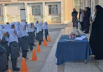 همدلی و همراهی والدین در صبحگاه دبستان علمدار تفت