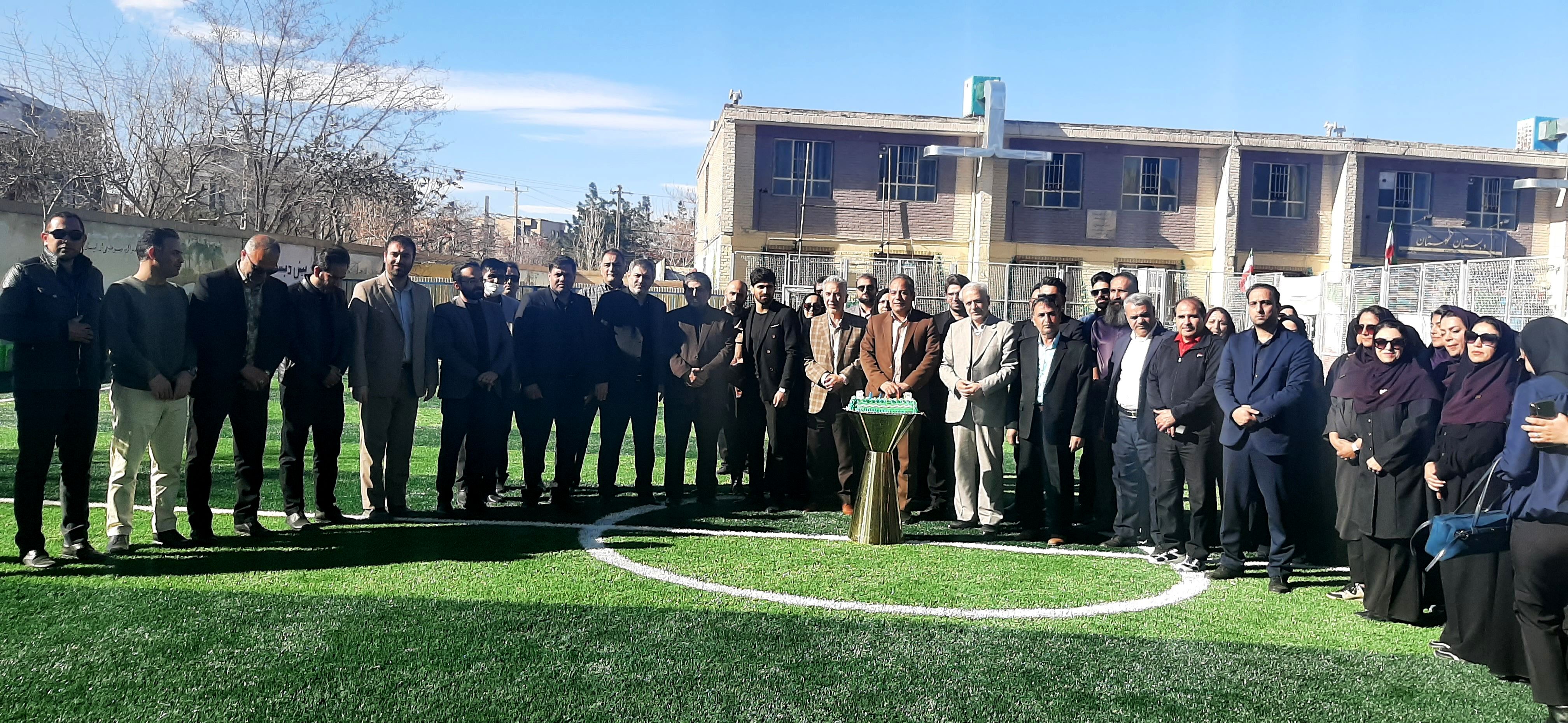 افتتاحیه زمین چمن در دبستان پسرانه گلستان ناحیه ۷ آموزش و پرورش مشهد مقدس 