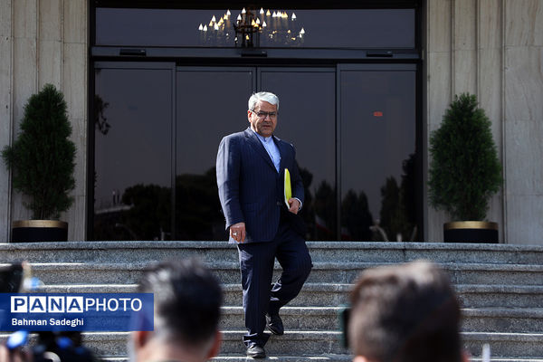 حاشیه جلسه هیات دولت - ۲۵مهر
