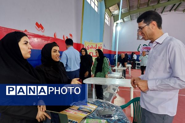 نمایشگاه لباس فرم دانش‌آموزی منطقه کهریزک 