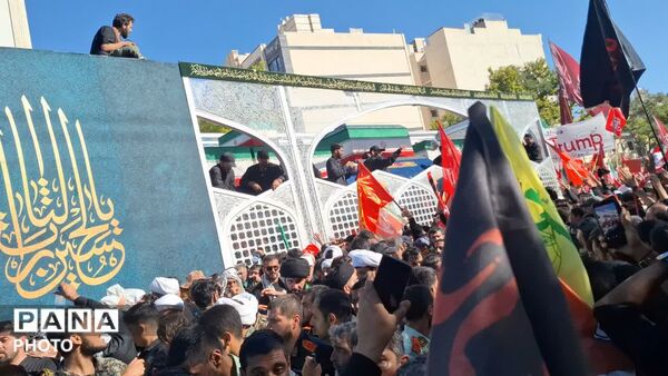 تشییع پیکر مطهر رهبر شهید و خانواده ایشان در مشهد