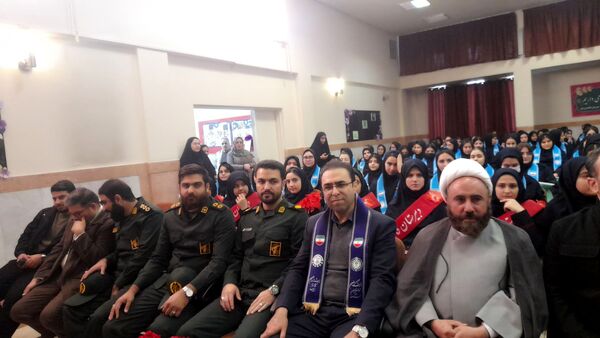 طنین‌انداز شدن زنگ انقلاب در دبیرستان فاطمه پزشکی ناحیه ۴ کرج