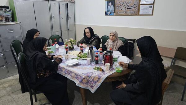 ایجاد همبستگی در ضیافت افطار مدرسه شهید اردستانی