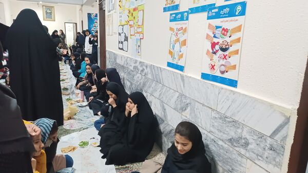 برپایی سفره افطاری در دبیرستان عطیه ناحیه هفت 