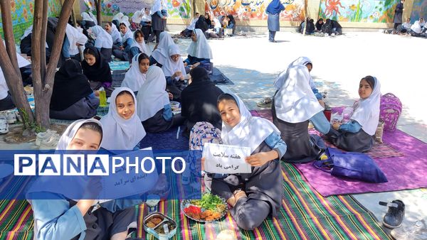 صبحانه سالم به‌مناسبت هفته سلامت در مدرسه نسترن آشخانه