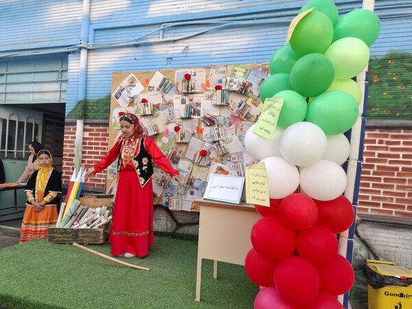 مراسم هفته کتابخوانی در دبستان میثاق ناحیه سه