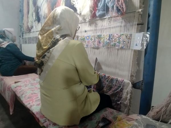 هنر قالی بافی ،پیشه‌ سنتی‌ بانوان‌ مهدی آباد خلیل آباد 