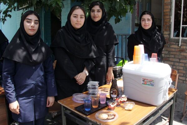 جشنواره هفته مشاغل در هنرستان تقوی پیشگان بهارستان۲