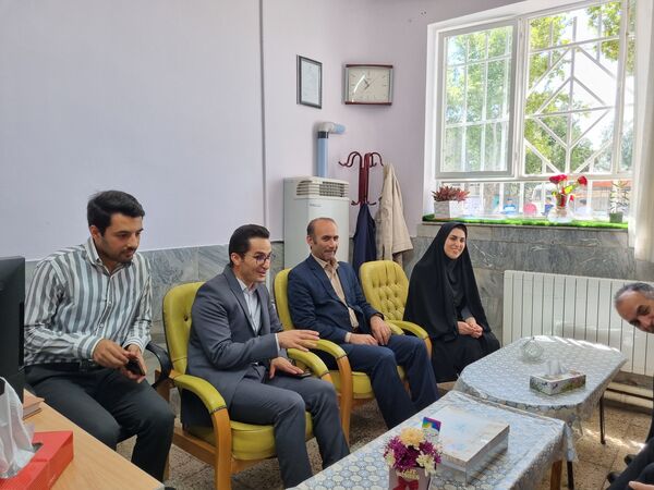بازدید مسئولان آموزش و پرورش از مدارس سطح شهر سملقان به‌مناسبت هفته معلم