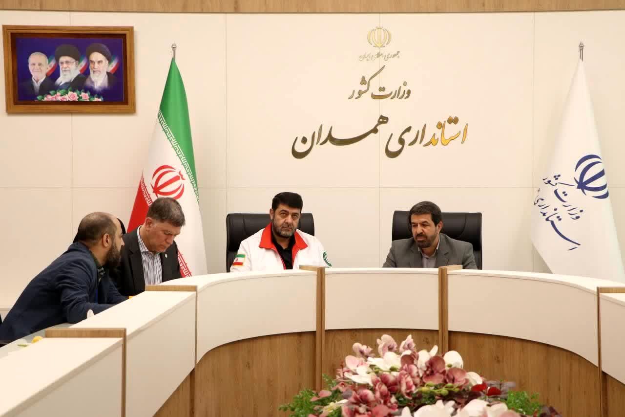دیدار رئیس هلال‌احمر و نماینده صلیب سرخ با استاندار همدان