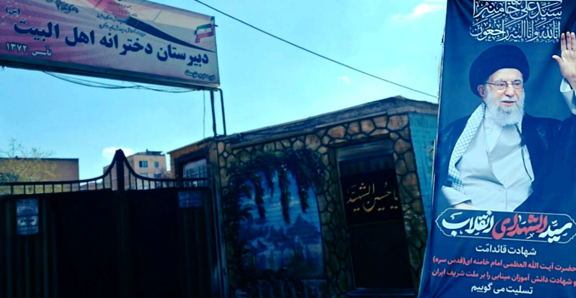 مدارس با برافراشتن پرچم عزا، یاد و راه رهبر شهید انقلاب را زنده نگه می‌دارند