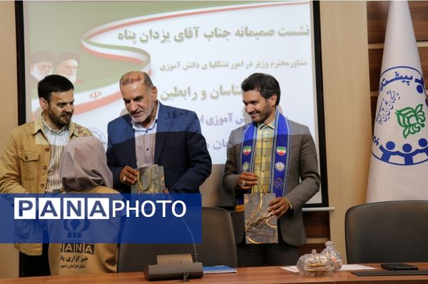 نشست مشاور وزیر در امور تشکل‌های دانش‌آموزی با کارشناسان سازمان دانش‌آموزی استان خراسان رضوی