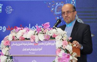 معلم؛ محور تحول در نظام تربیتی و مدرسه؛ کانون هویت‌سازی در عصر هوش مصنوعی
