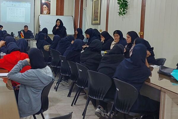 کارگاه مشاوره تحصیلی در دبیرستان دخترانه شهید محمدتقی دستغیب ناحیه 3 شیراز