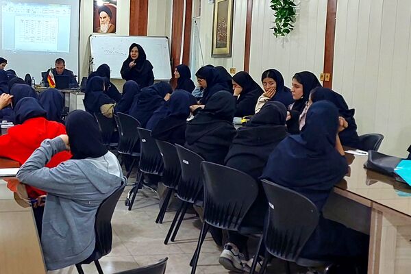 کارگاه مشاوره تحصیلی در دبیرستان دخترانه شهید محمدتقی دستغیب ناحیه 3 شیراز