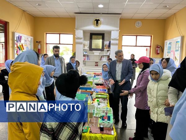 نمایشگاه دست‌سازه‌های دانش‌آموزان در هفته تربیت‌بدنی