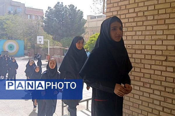  جشن جوانه ها در دبیرستان دخترانه بعثت۲ شهرک وایین آغاز فصل نوین یادگیری