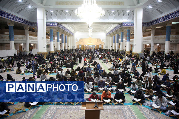 آیین ترتیل‌خوانی خانوادگی با قرائت قاریان نوجوان در حرم حضرت معصومه(س)