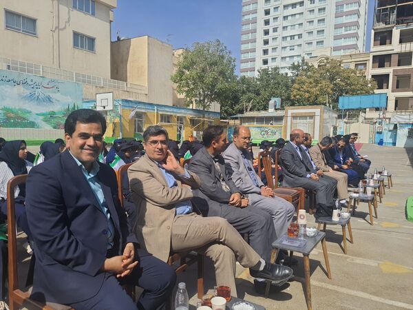 مراسم باشکوه زنگ ایثار و مقاومت در مدرسه شاهد تکتم ناحیه ۳