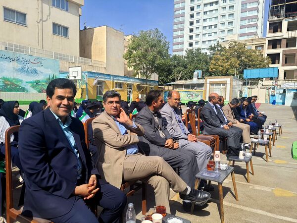 مراسم باشکوه زنگ ایثار و مقاومت در مدرسه شاهد تکتم ناحیه ۳