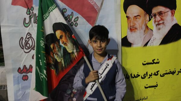 بازدید قائم‌مقام سازمان دانش‌آموزی از غرفه نوجوان مبارز و شهدای دانش‌آموز ورامین