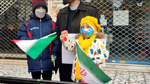 حضور دانش‌آموزان و پیشتازان در راهپیمایی ۲۲ بهمن