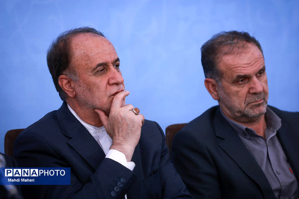 نشست صمیمی وزیر آموزش و پرورش با اعضای فراکسیون فرهنگیان