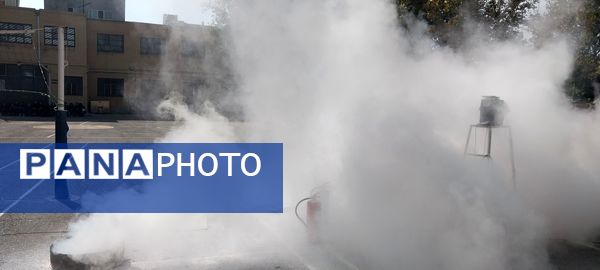  آموزش مهارت‌های اطفای حریق در دبیرستان نمونه محبوبه محبی نیشابور 