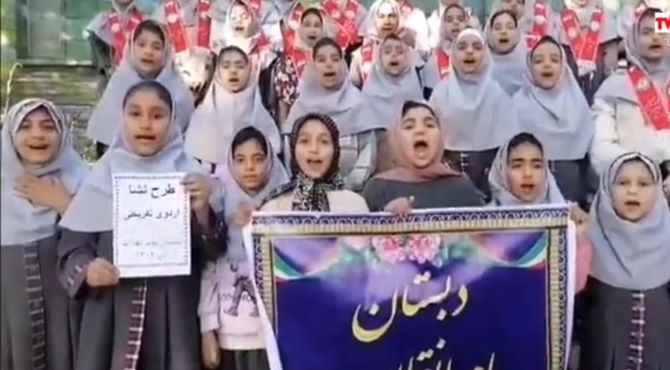 روزی پر از لبخند و همدلی